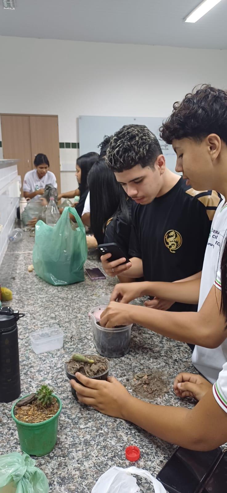 PALESTRA E OFICINA DE TERRÁRIOS NAS ESCOLAS