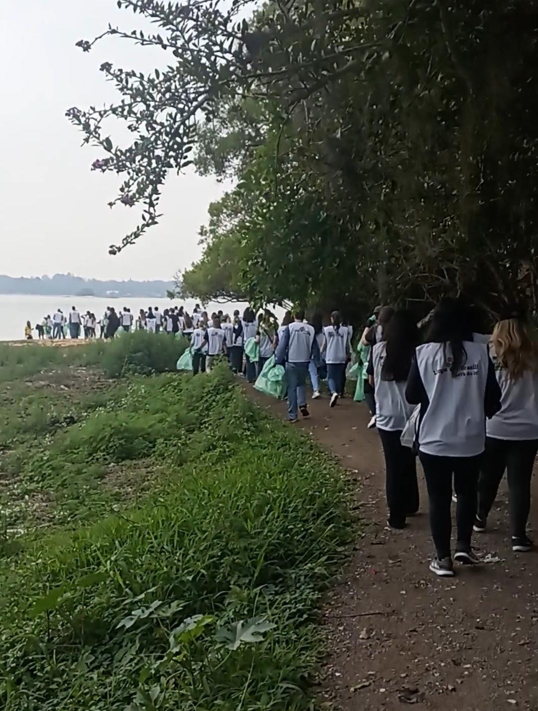 Limpeza na represa Guarapiranga - Jd São Francisco. 